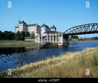 Renaissanceschloss Hartenfels und die historische Elbebruecke à Torgau en Saxe, die im Zusammenhang mit der zweiten Weltkrieges Beendigung des wel Banque D'Images