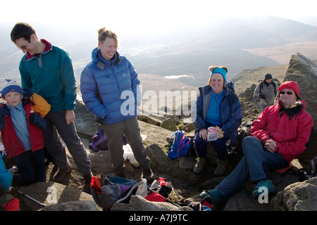 Les randonneurs au sommet du Moel Snowdonia Siabod Banque D'Images