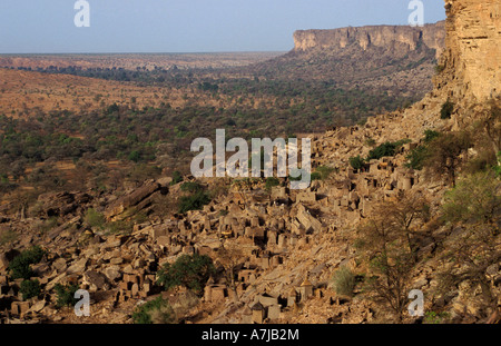Ireli village ci-dessous de Bandiagara, pays dogon, Mali Banque D'Images