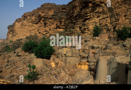 Ireli village ci-dessous de Bandiagara, pays dogon, Mali Banque D'Images