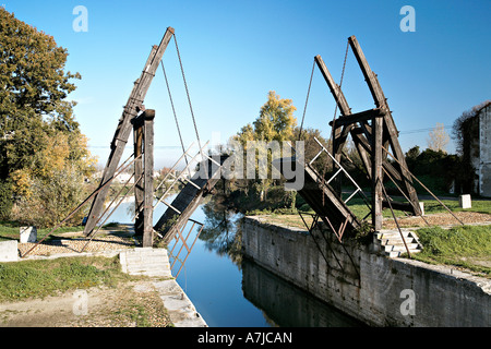 Le pont Langlois peint par Vincent Van Gogh à Arles, Provence, France. Banque D'Images