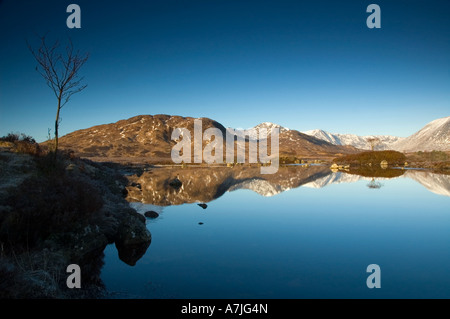 Rannoch Moor Lochan na h-Achlaise neige en montagne Banque D'Images