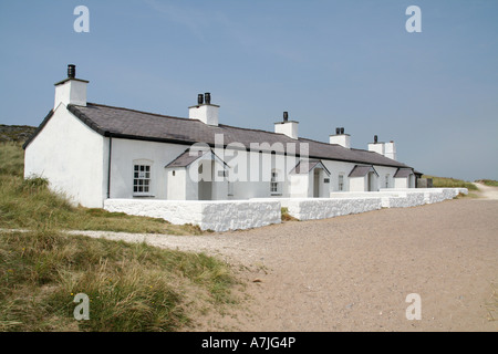 Cottages pilote sur l'île Llanddwyn, Anglesey, Pays de Galles Banque D'Images