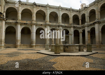 Musée régional - Cour du Musée de la culture près de l'église du couvent de Santo Domingo à Oaxaca - Mexique Banque D'Images