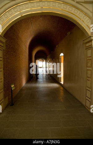 Couloir avec des portes dans la Regional Museum - Musée de la culture près de l'église du couvent de Santo Domingo à Oaxaca - Mexique Banque D'Images