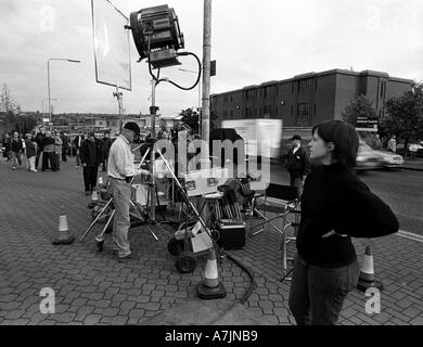 Photographie en noir et blanc d'une équipe de tournage au travail Banque D'Images