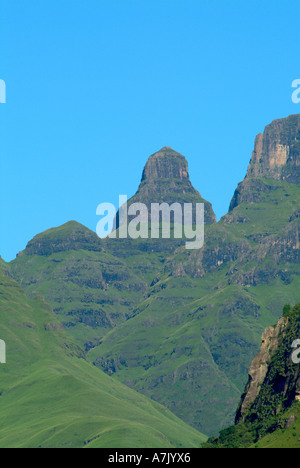 La montagne de Bell et de l'épaule de Cathedral Peak montagnes du Drakensberg Afrique du Sud Banque D'Images