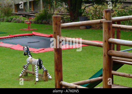 Une aire de jeu à Cathedral Peak Hotel montagnes du Drakensberg Afrique du Sud Banque D'Images