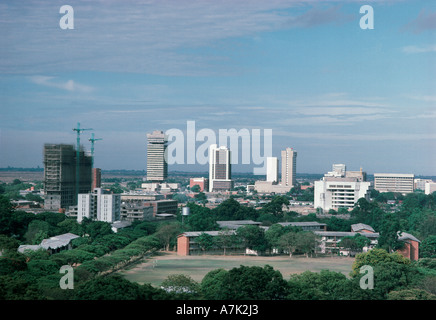 Toits de Lusaka Lusaka Zambie Hôtel Pamodzi Fineco maison est la deuxième à partir de la gauche Banque D'Images