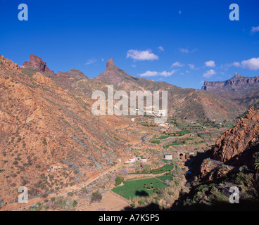 Le village d'El Chorrillo et Roque Nublo et Roque Bentaiga, Gran Canaria, Îles Canaries Espagne Banque D'Images