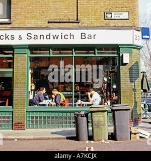 Une petite cuillère graisseuse Sandwich Bar à l'angle de l'Hosier Lane, Smithfield, Londres, Angleterre Royaume-uni KATHY DEWITT Banque D'Images