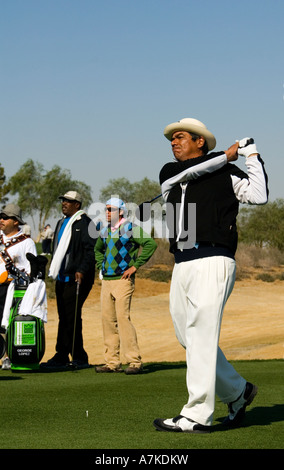 George Lopez tees off à la 2007 Bob Hope Chrysler Classic Golf Banque D'Images