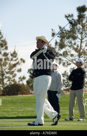 George Lopez tees off à la 2007 Bob Hope Chrysler Classic Golf Banque D'Images