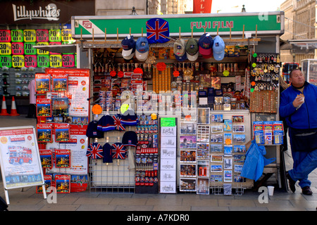 Kiosque touristique tourisme vente tat à Londres. Banque D'Images