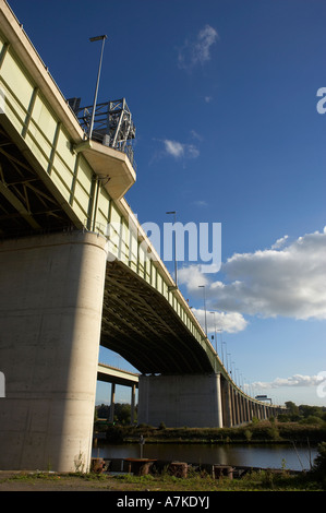 Vue sud du viaduc THELWALL ET M6 Autoroute Manchester Ship Canal ANGLETERRE Banque D'Images