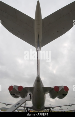 Duxford Imperial War Museum affichage extérieur BOAC Cunard Super VC10 avion de ligne de passagers vue silhouette d'extrémité pf fuselage Angleterre Royaume-Uni Banque D'Images