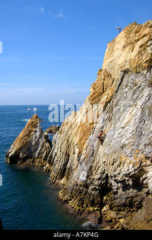 Les falaises de la Quebrada dans la baie d'Acapulco, Mexique Banque D'Images