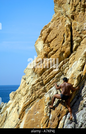 Les falaises de la Quebrada dans la baie d'Acapulco, Mexique Banque D'Images