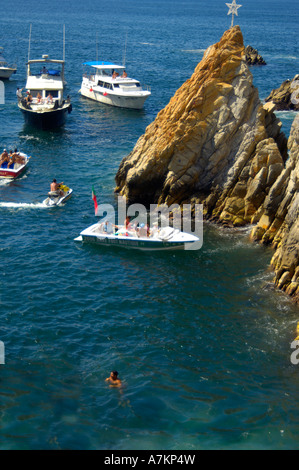 Les falaises de la Quebrada dans la baie d'Acapulco, Mexique Banque D'Images