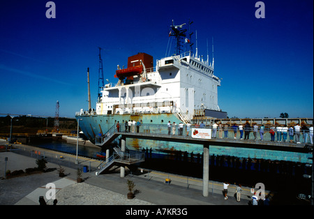 Ontario Canada Canal Welland de la Voie maritime du Saint-Laurent avec verrou en Bateau Banque D'Images