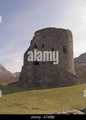 LLANBERIS GWYNEDD AU NORD DU PAYS DE GALLES UK Mars Les ruines du château de Dolbadarn Banque D'Images