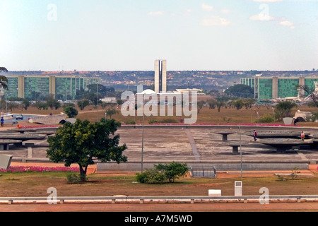Vue panoramique de la tour de télévision de Brasilia en saison sèche de la plate-forme Brasília Brésil Banque D'Images