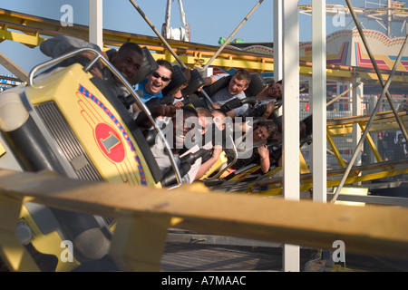 Turbo montagnes russes sur la jetée Est. Brighton, Angleterre Banque D'Images