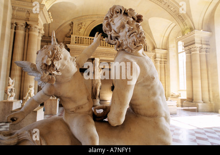 France, Paris, Musée du Louvre, caryatides prix, centaurus sculpture romaine Banque D'Images
