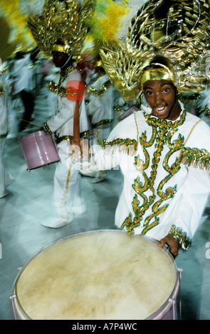 Brésil, Rio de Janeiro, au défilé du carnaval le Sambodrome, Unidos do Porto da Pedra école de samba Banque D'Images