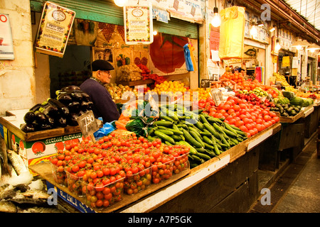 Fruits et légumes frais en décrochage mehane Yehuda Jérusalem Israël marché Banque D'Images