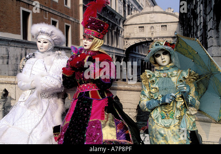 Italie, Vénétie, Carnaval de Venise avec le Pont des Soupirs dans l'arrière-plan Banque D'Images