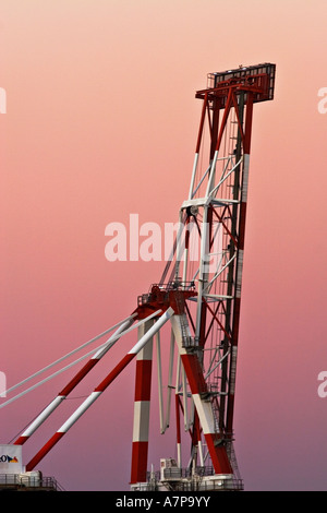 L'industrie d'expédition / Expédition grue à portique dans le 'Port de Melbourne Australie Victoria Melbourne'. Banque D'Images