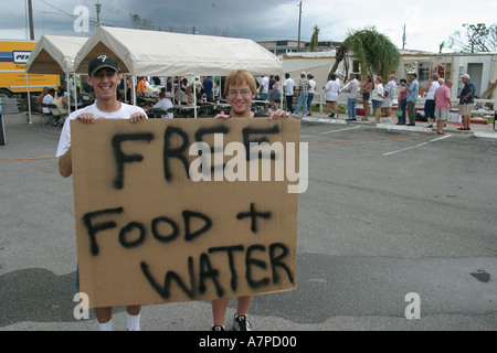 Florida Charlotte County,Port Charlotte,météo,Hurricane Charley dégâts,victimes,météo,destruction du vent,perte de propriété,adolescents adolescents adolescents adolescents adolescents Banque D'Images