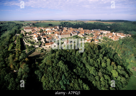 France, Côte d'Or, Flavigny sur Ozerain, le village (vue aérienne) Banque D'Images