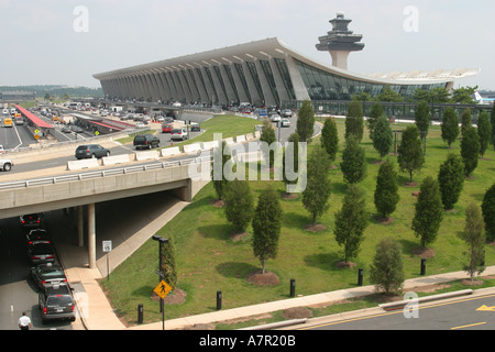 Vol commercial à l'aéroport Washington Dulles de Virginie,vol,compagnies aériennes,taxi,taxi,taxi,taxi,chauffeur,tarif,taxis,terminal,tour de contrôle de la circulation aérienne,bâtiment, Banque D'Images