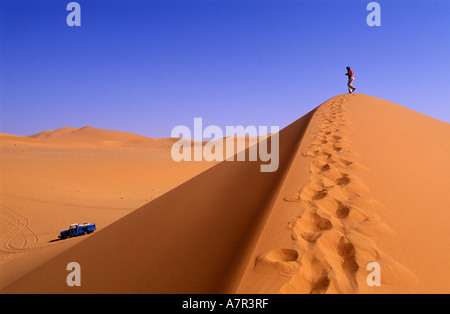 La Libye, la région du désert, le Fezzan (Sahara), dans les dunes de l'Erg (Titerssin à l'ouest de Serdeles) Banque D'Images