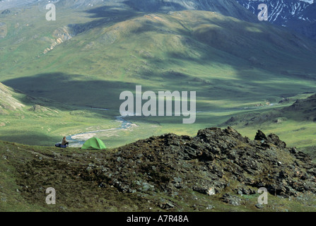 Alaska, rfna, Arctic National Wildlife Refuge, camp sur une crête dans les montagnes, juillet Banque D'Images