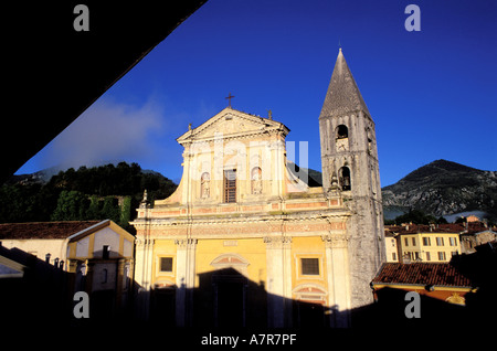 France, Alpes Maritimes, Sospel, cathédrale Saint Michel au coeur de Vallée de la Bevera Banque D'Images