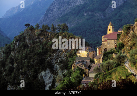 France, Alpes Maritimes, vallée de la Roya, Saorge village perché Banque D'Images