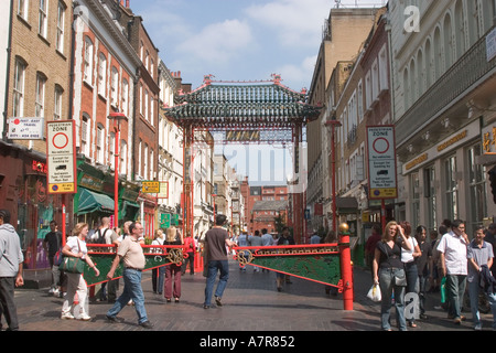 La rue Gerrard Street, à Chinatown Soho Londres Angleterre Royaume-Uni Royaume-Uni Royaume-Uni Banque D'Images