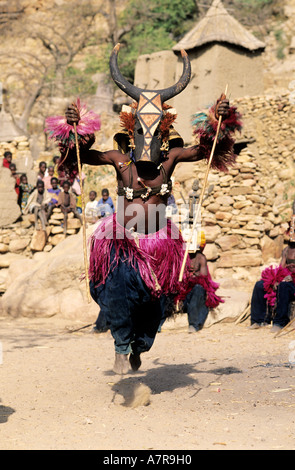 Mali, Pays Dogon, Tereli Dama (fin de deuil) de Ambeguele, le masque de vache Banque D'Images