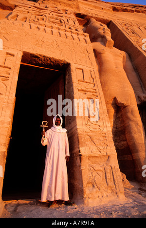 Égypte, vallée du Nil, Abou Simbel, classé au patrimoine mondial par l'UNESCO, l'entrée du petit temple dédié à Hathor Banque D'Images