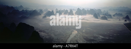 Vue aérienne de la rivière qui coule à travers le paysage, Chine Banque D'Images