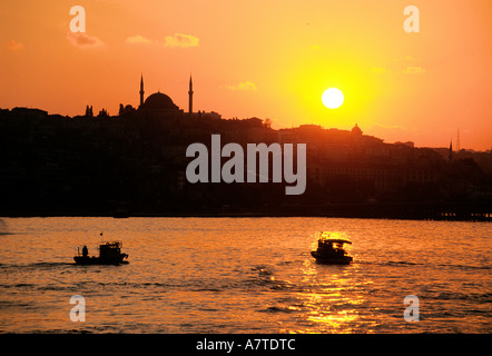 La Turquie, Istanbul, coucher de soleil sur la Corne d'or Banque D'Images