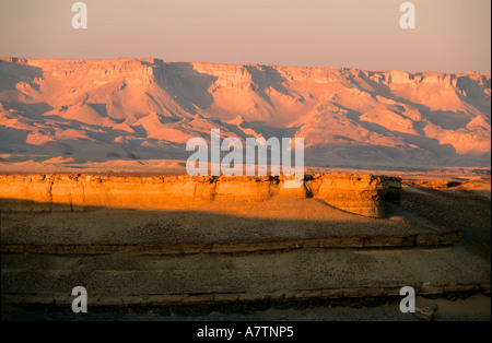 L'Egypte, désert, montagnes Libyc au bas de Dakhla oasis Banque D'Images