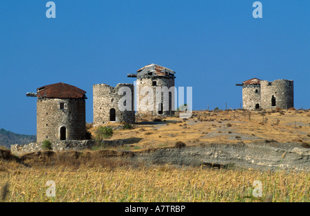 Ruines de l'ancien moulin à vent traditionnel sur hill, Mugla, Turquie Banque D'Images