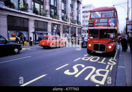 Royaume-uni, Londres, le trafic sur Oxford Street Banque D'Images