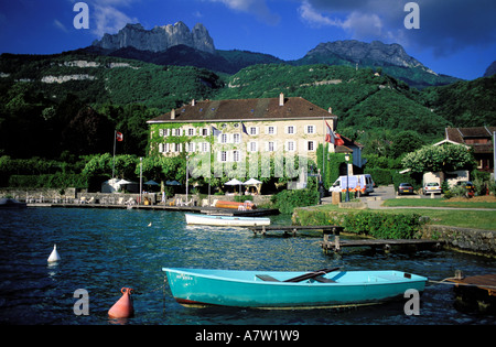 France, Haute Savoie, lac d'Annecy, TALLOIRES, Hotel de l'abbaye (propriété de l'acteur Jean Reno), Banque D'Images