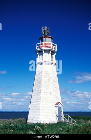 Phare du cap Jourimain avec osprey nichent sur ce Nouveau Brunswick Canada Banque D'Images