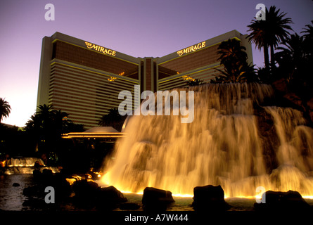 L'hôtel Mirage de Las Vegas a une simulation d'éruption volcanique toutes les 30 minutes Banque D'Images